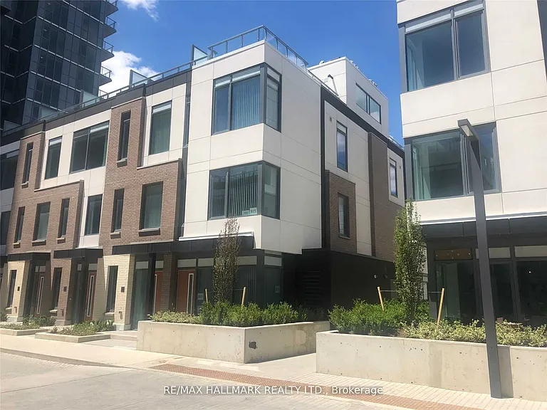 1010 Portage Pkwy #Townhouse 15 — Photo 2