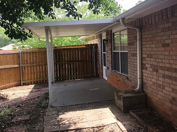 Covered patio - great for a grill