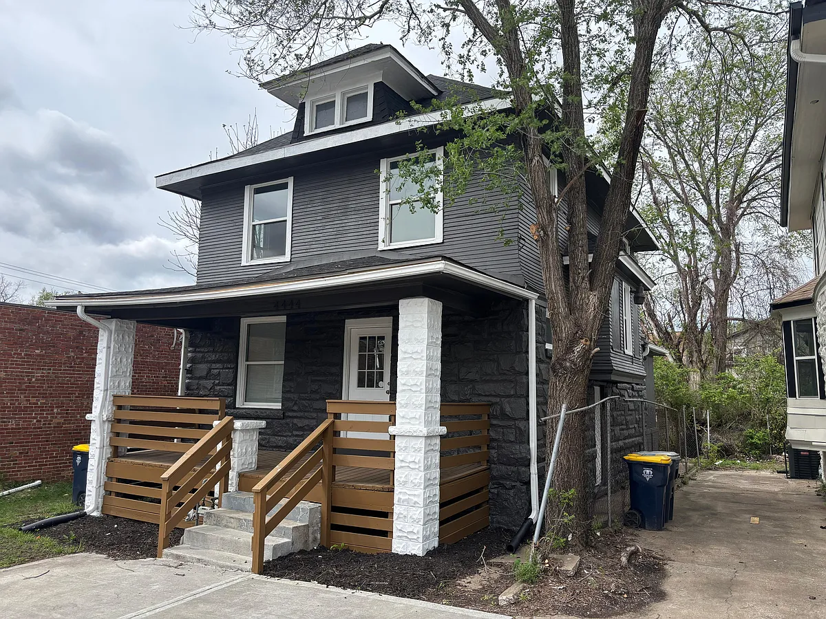 Building Photo - 4444 Troost Ave