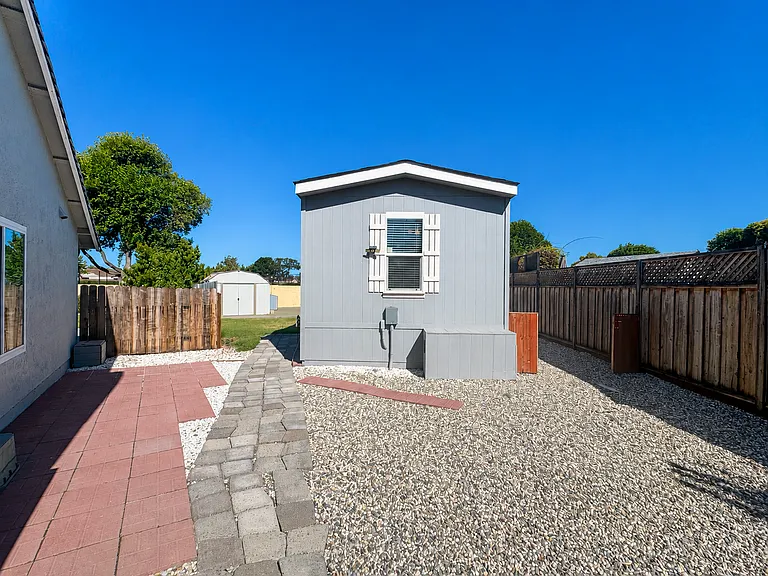 1972 Carnation Cir #B — Photo 1