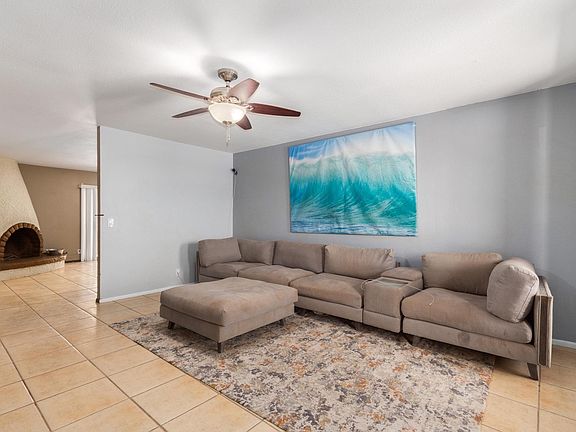5th image of 1011 E Garnet Ave