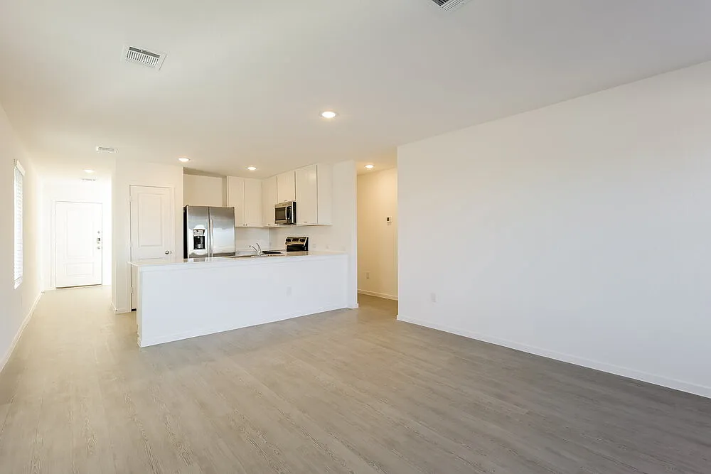 3 bed, 2.0 bath, 2173 sqft, $1,595 — Photo 3