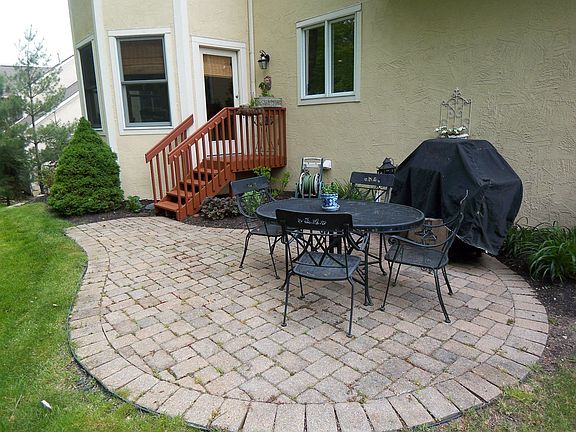 4th image of 2906 Laura Pl