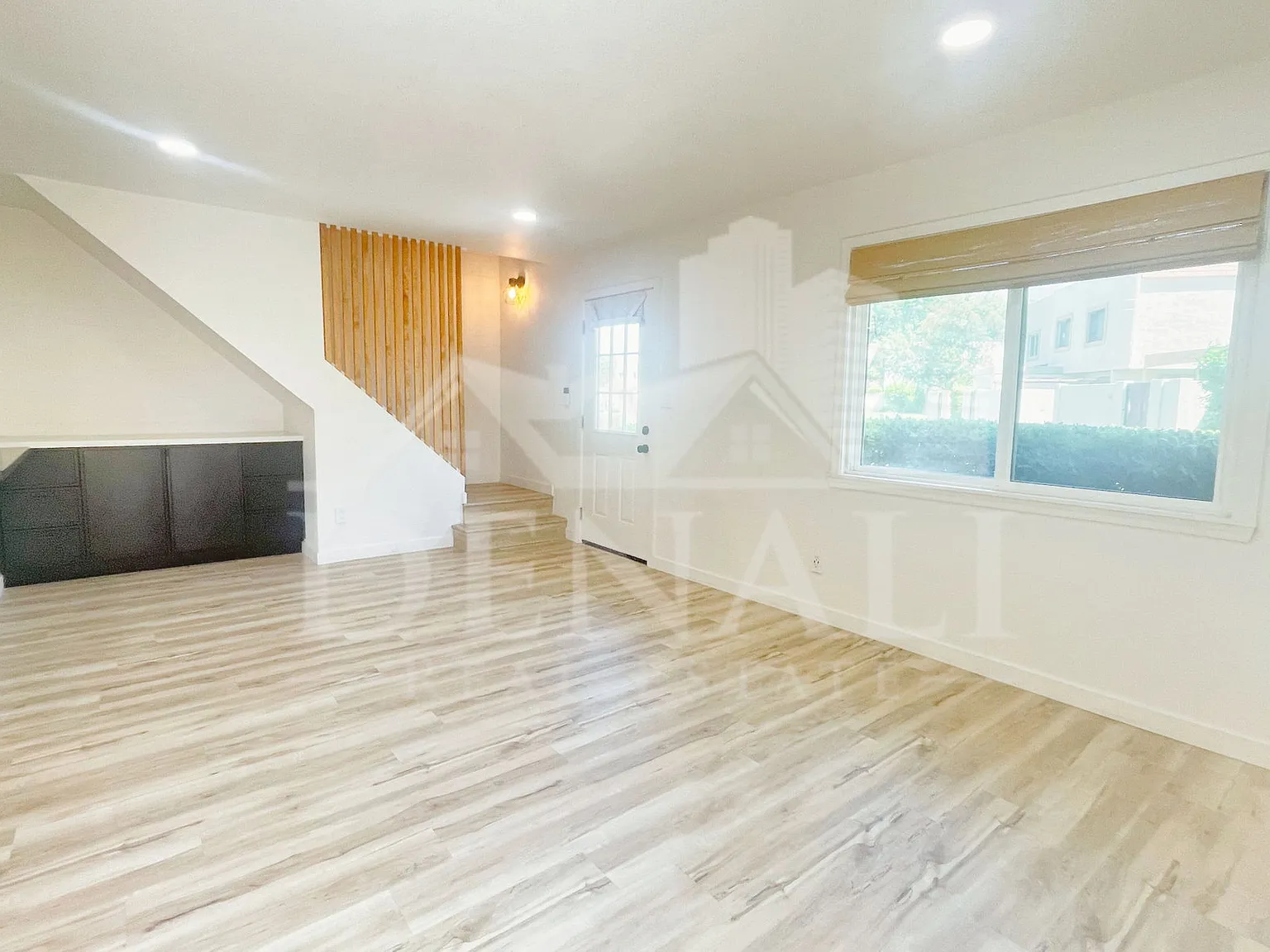 3 bed, 1.5 bath, 1053 sqft, $2,195 — Photo 3