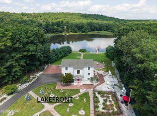 127 High Meadow Dr, Milford, PA 18337