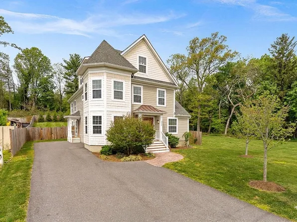 6932 Alpine Dr, Annandale, VA 22003