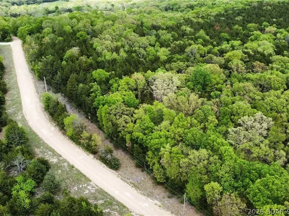 Crabtree Ave, Warsaw, MO 65355