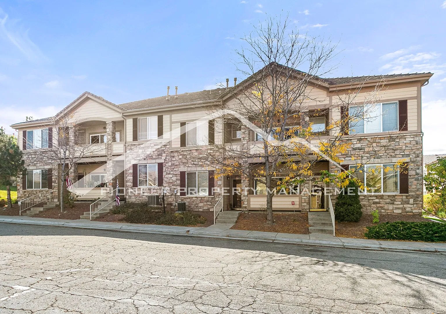 Beautiful First Floor Condo with Open Floor Plan and Central A/C — Photo 1