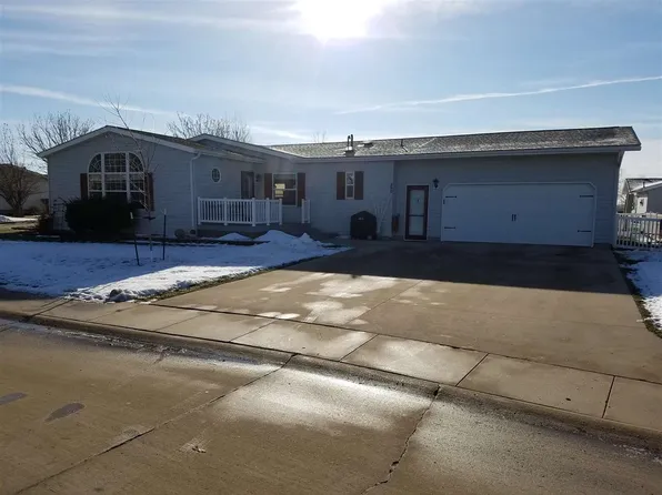 260 Paddock Cir, Iowa City, IA 52240