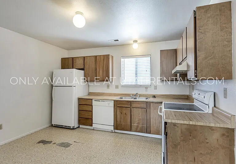 255 E Center St #11 — Photo 2