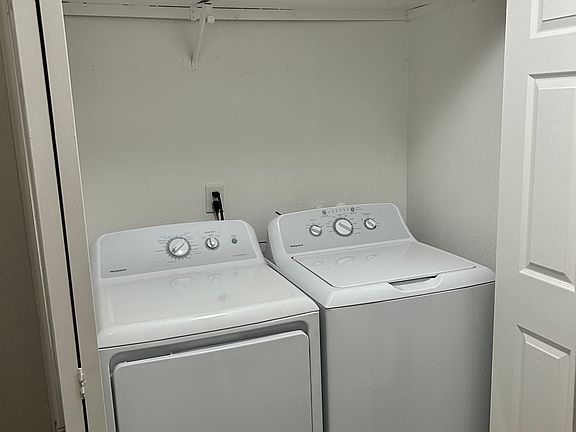 2nd image of 7524 Gibraltar St #2B-2Ba-950Sqft