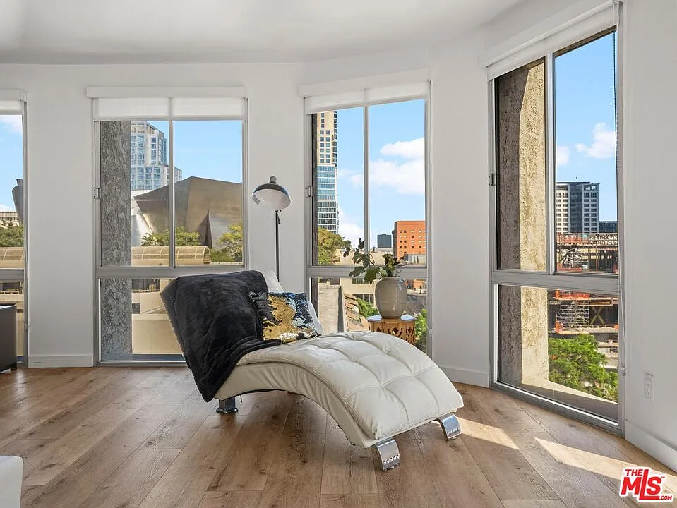 2 bed, 2.0 bath, 1172 sqft, $3,850 — Photo 4