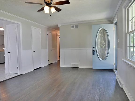 4th image of 1547 Country Club Ave