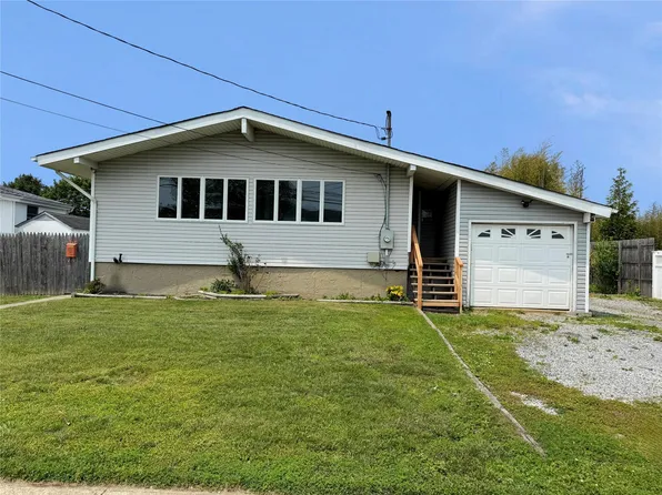 392 Jervis Avenue, Copiague, NY 11726