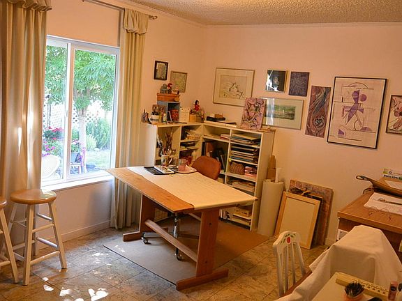 5th image of 909 W Clay Ave