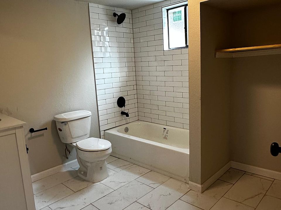 1st image of 605 E Hunnicutt Ave #B