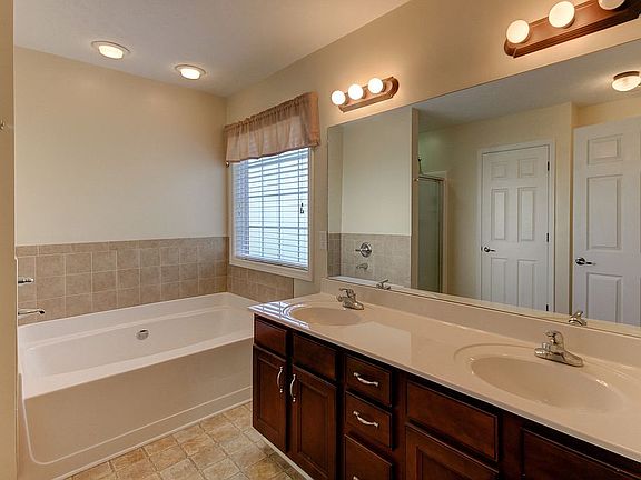5th image of 432 Winding Bluff Way