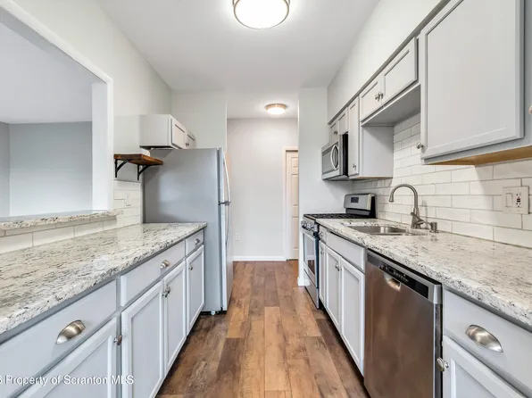 1711 Summit Pointe, Scranton, PA 18508