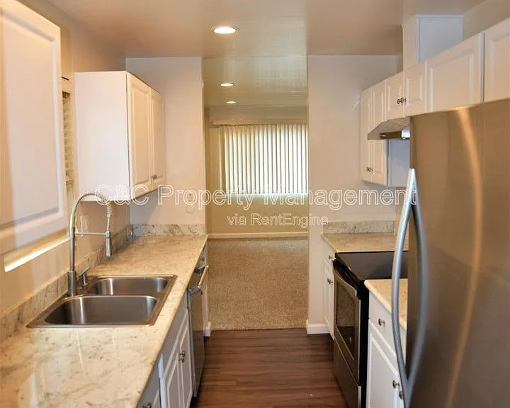 1695 Hilby Ave — Photo 3
