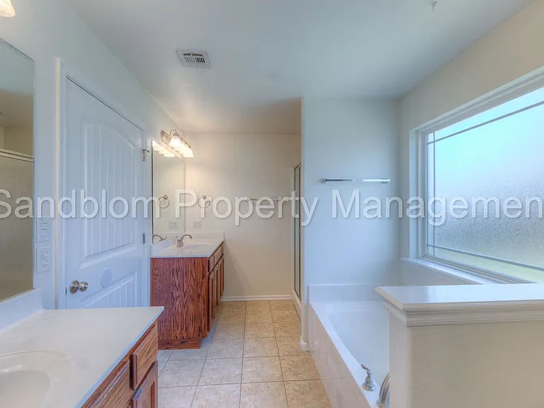 10418 S James St — Photo 15