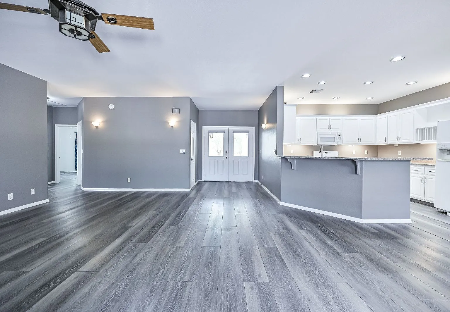 4 bed, 2.0 bath, 2483 sqft, $2,800 — Photo 4