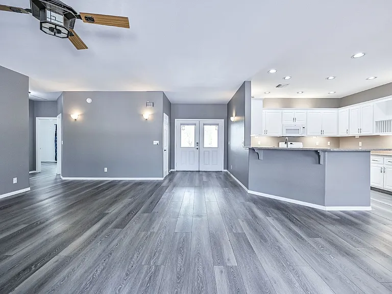 317 W Shamrock Ave — Photo 4