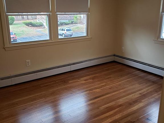 2nd image of 4 Greenleaf Dr #4C