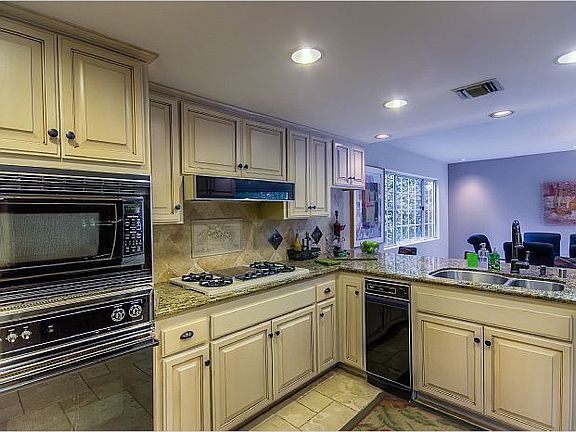 3rd image of 4237 Morro Dr