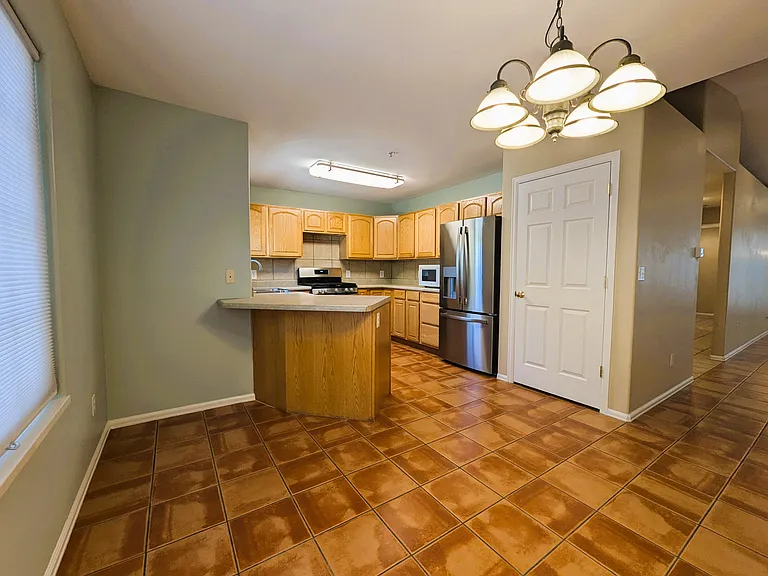 460 1/2 E Scenic Dr — Photo 9