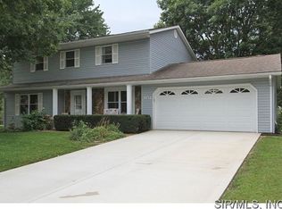 951 Wagon Trail Ct, Troy, IL 62294