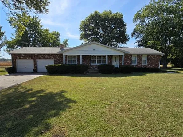 1011 Voorhees Ln, Brighton, IL 62012