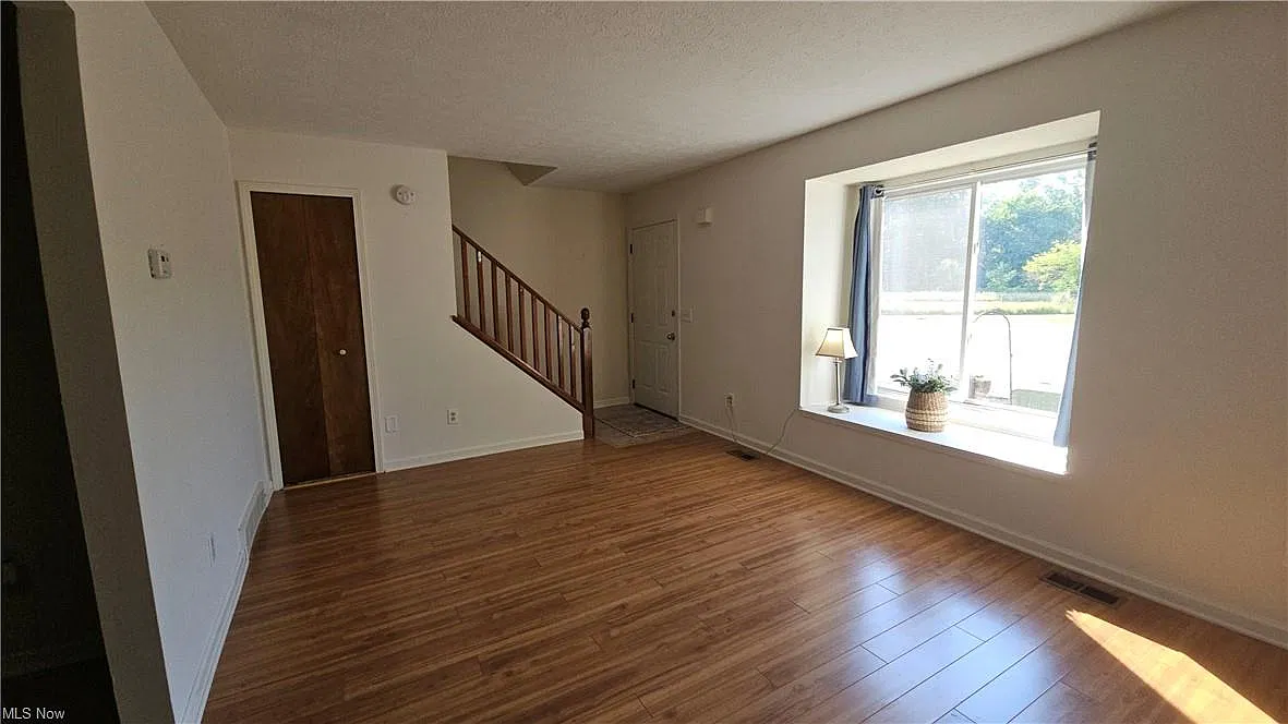 2 bed, 1.5 bath, 900 sqft, $1,500 — Photo 4