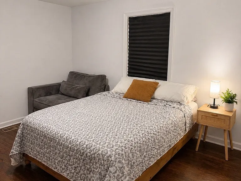 439 Oakwood St #212 — Photo 1