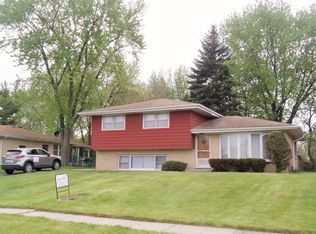 614 Springhill Dr, Roselle, IL 60172