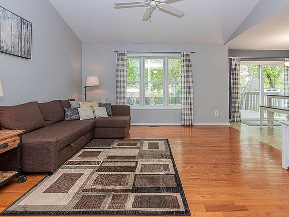 3rd image of 4445 Suffield Woods Ave