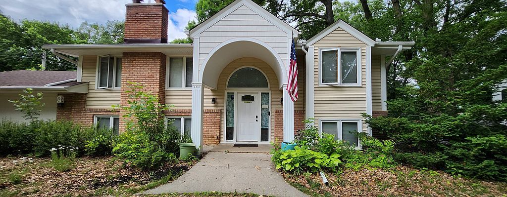 4335 Kingsview Ln N - Property Image