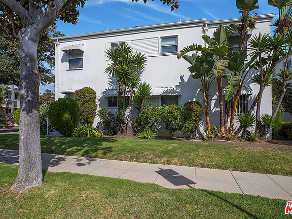 3rd image of 300 S Doheny Dr