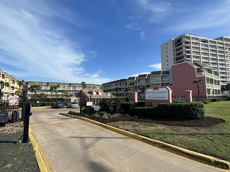 The Oceanfront Galveston Apartments — Photo 68