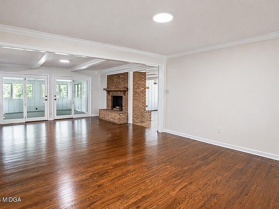 3rd image of 4811 Guerry Dr
