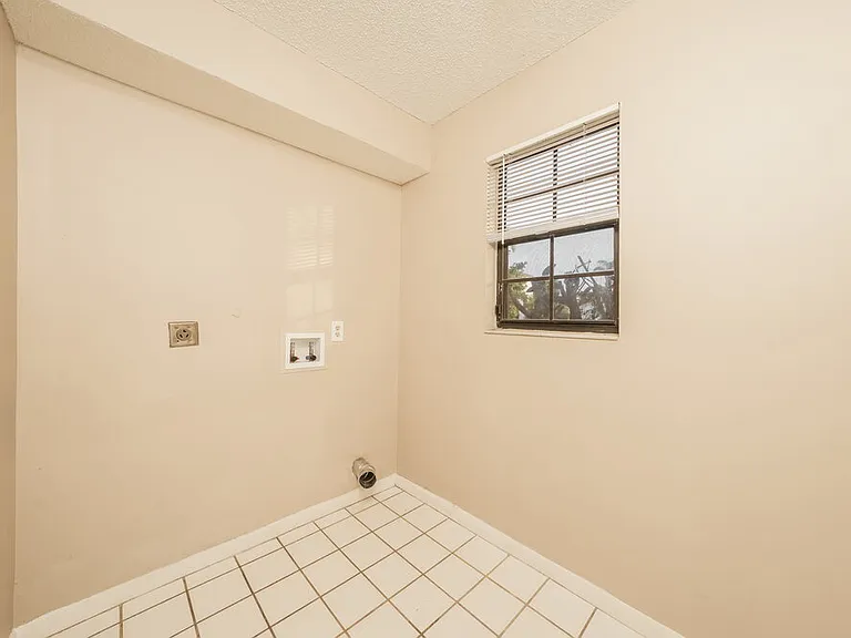 1725 Shoreside Cir — Photo 10