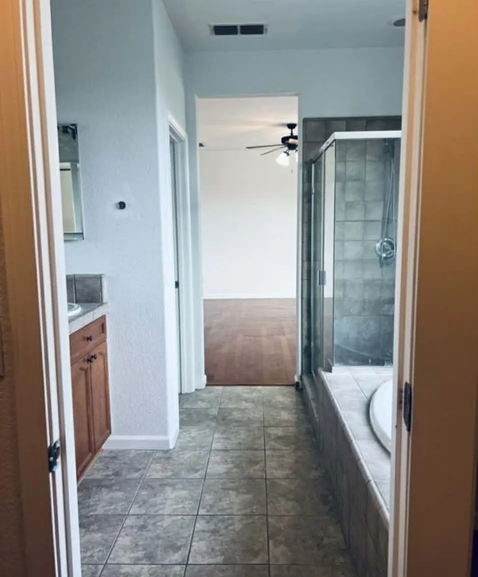 4 bed, 5000 sqft, $1,200 — Photo 2