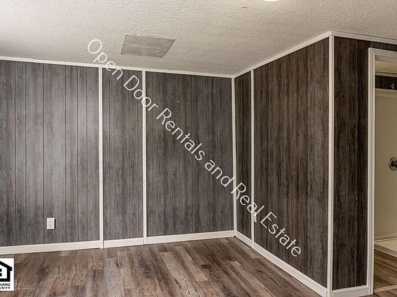 5th image of 126 S Oak St