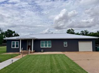 711 E Walnut St, Fairview, OK 73737