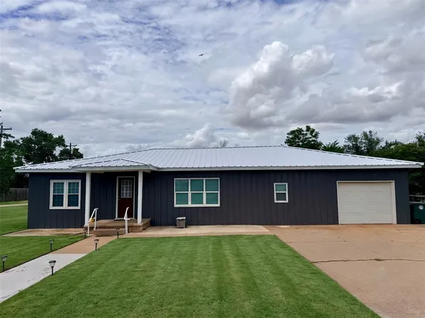 711 E Walnut St, Fairview, OK 73737