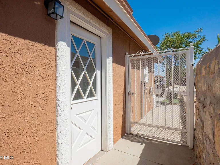 11641 Desert Keep Dr — Photo 40