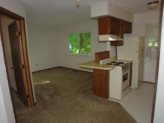 4th image of 130 E Reasoner St APT 4