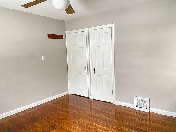4th image of 16204 Laverne Ave