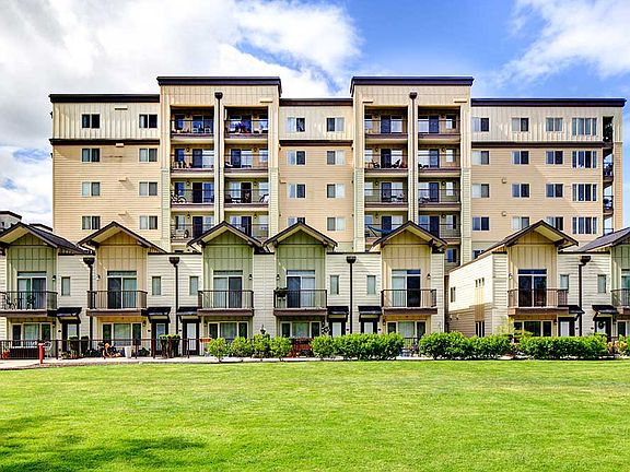 Echo Lake Apartments
