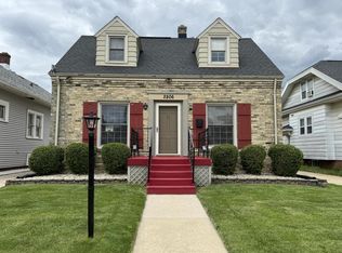 2806 Charles St, Racine, WI 53402