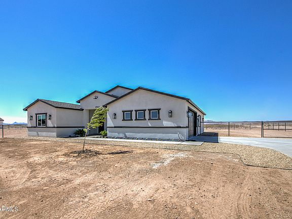 3rd image of 37512 W MARICOPA Street